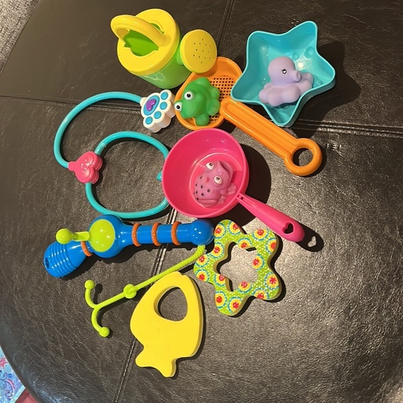 Bundle: Alex Fishing In The Tub Toy, Summer Sand Fun Toys and More - Picture 7 of 12